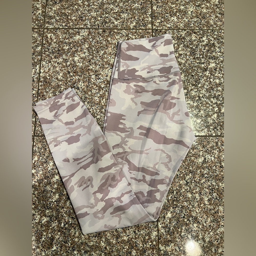 Lululemon Wunder UNDER 25”